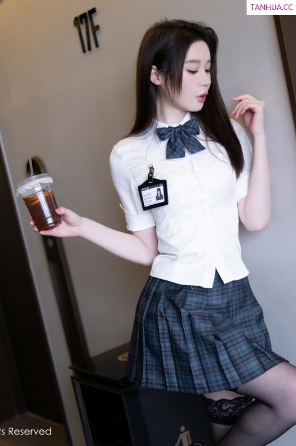 梦心玥  [XiuRen]高清写真图 2024.08.27 No.9074 梦心玥 黑丝美腿第6张图片